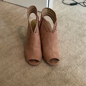 Francesca’s tan pink heels